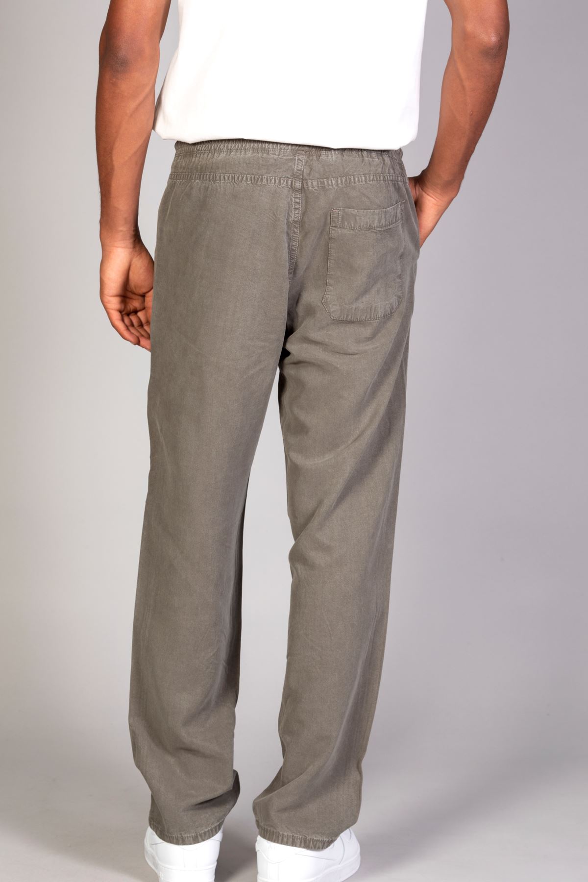 Мужские удобные брюки-карго светло-коричневого цвета