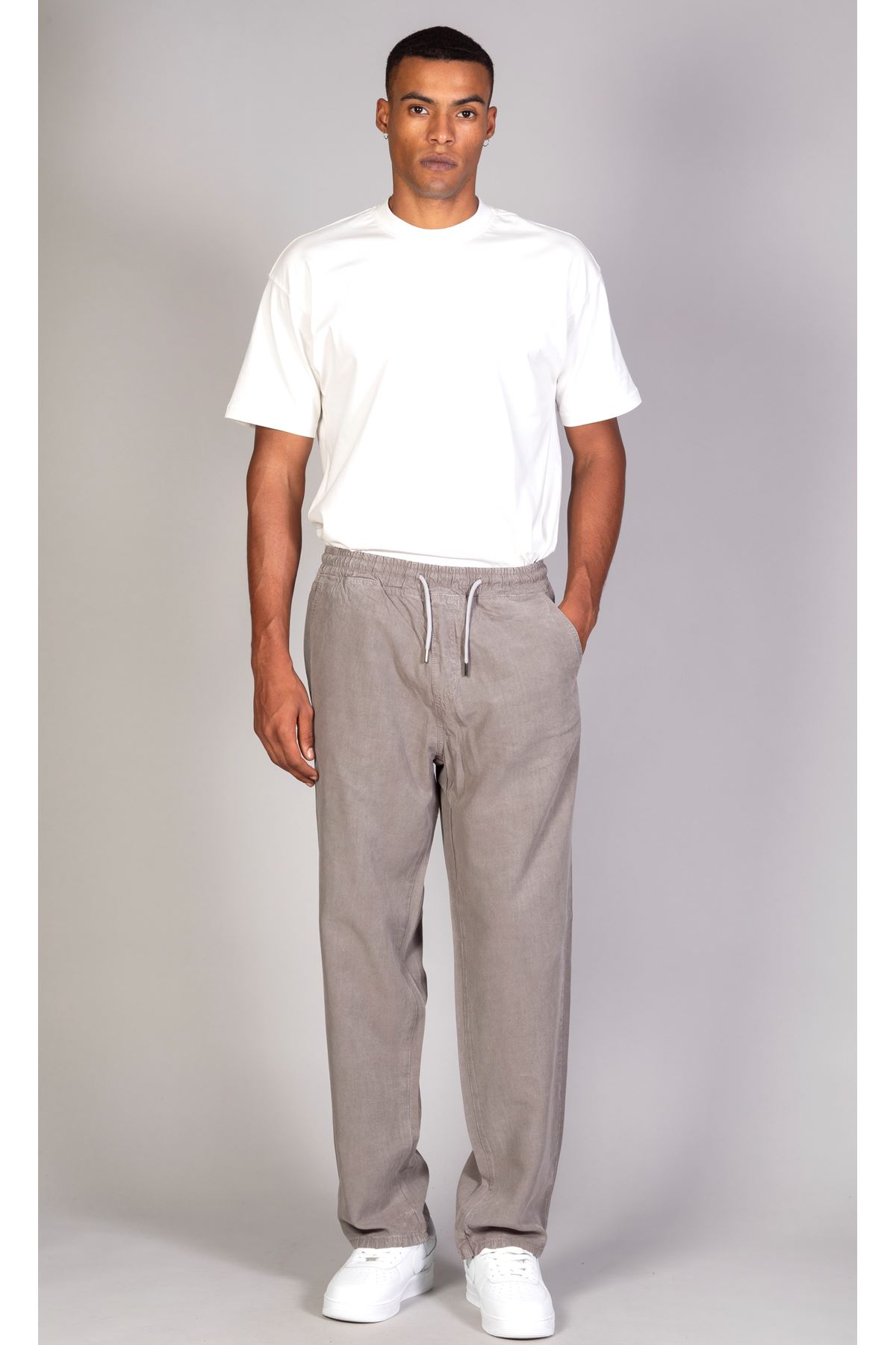 Мужские удобные брюки-карго светло-коричневого цвета