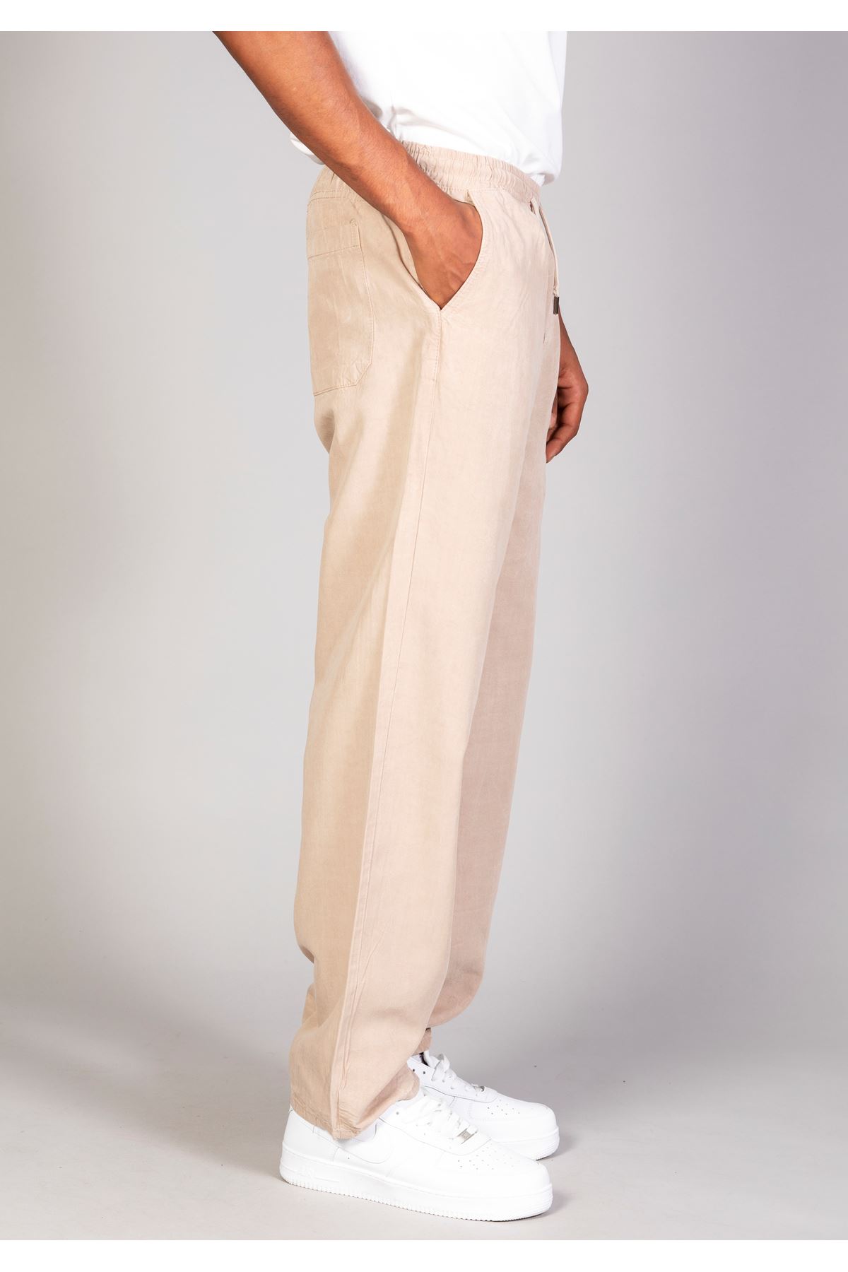 Мужские удобные брюки-карго светло-коричневого цвета