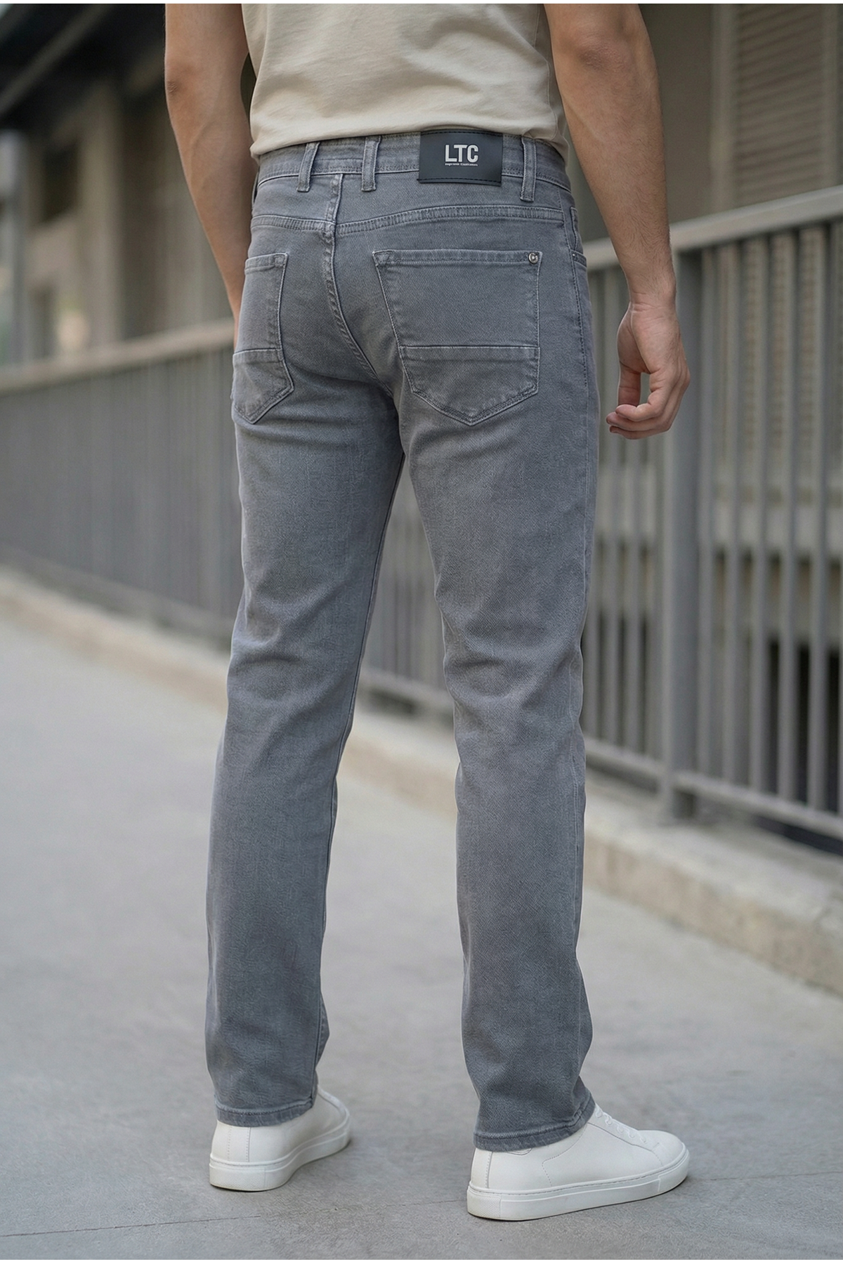 Мужские удобные брюки-карго светло-коричневого цвета