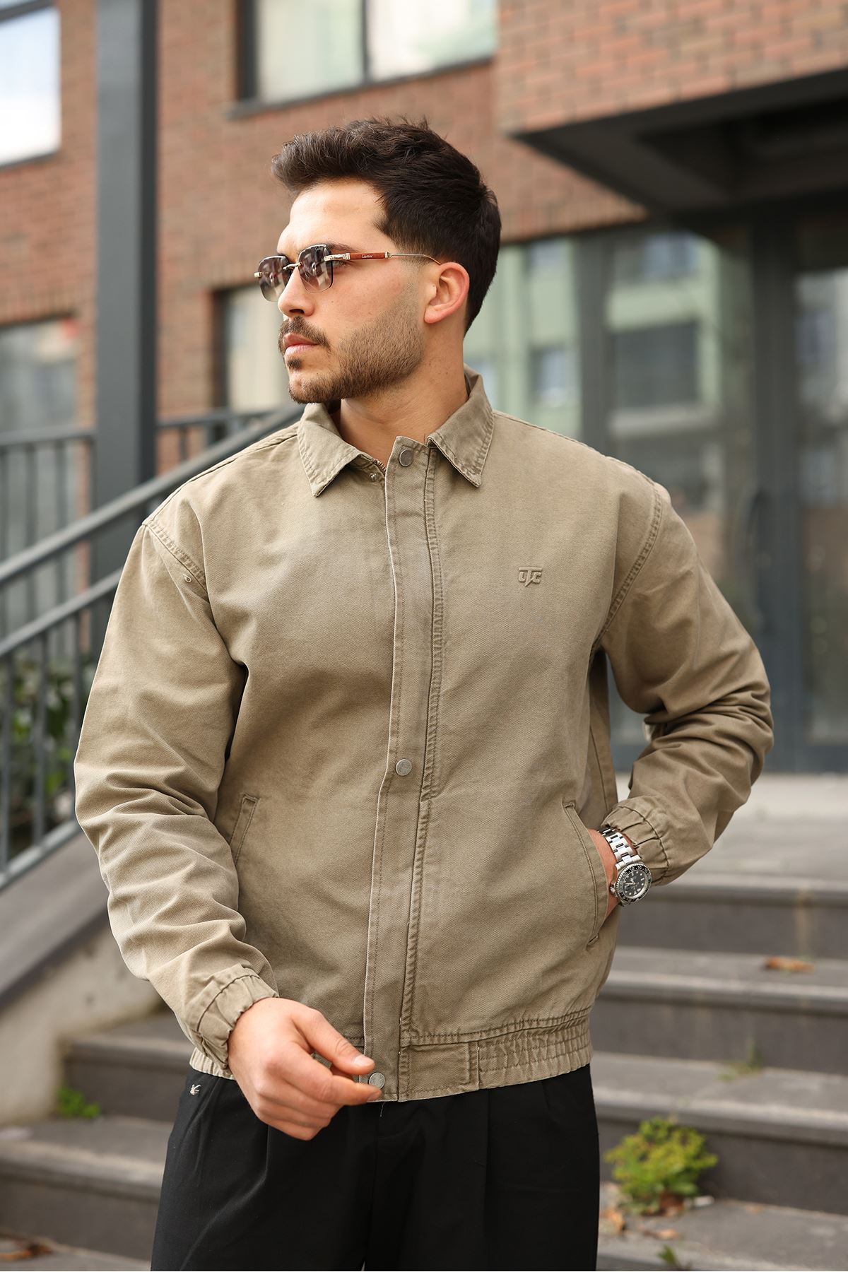 Мужская джинсовая куртка-бомбер оверсайз цвета хаки, стираная модель на молнии