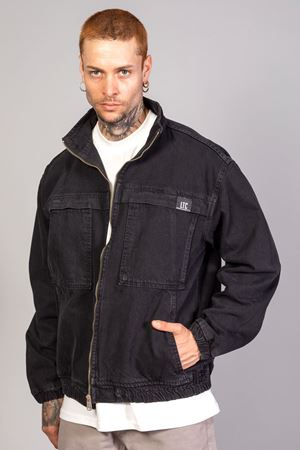 Черная потертая мужская джинсовая куртка-бомбер оверсайз на молнии