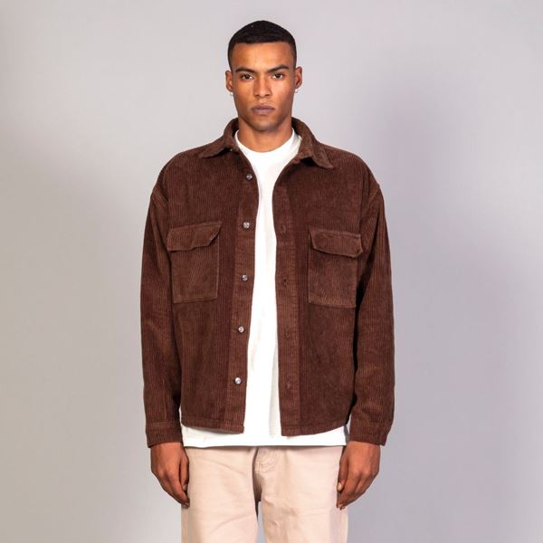 Kadife Ceket: Erkek Modasında Zamansız Şıklık